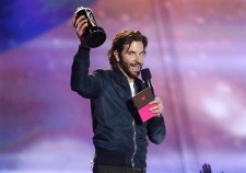 Bradley Cooper recibió dos galardones: mejor actor y mejor beso (con Jennifer Lawrence) por "Silver Linings Playbook"